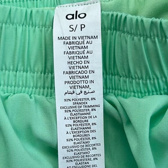 Alo Yoga Mint Green Athletic Shorts White Trim Size S Excellent Condition - Picture 9 of 9